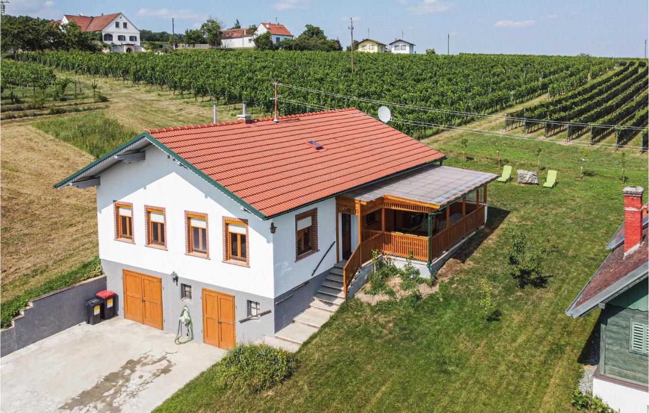 One-Bedroom Holiday Home In Deutsch Schutzen Csejke Kültér fotó